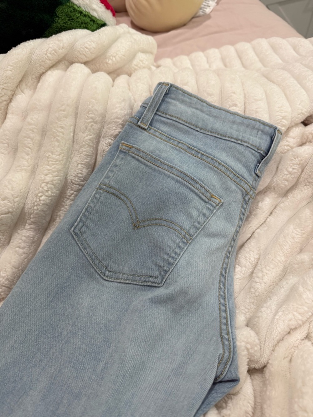 Levi's High Rise Jeans - Picture 2 of 4